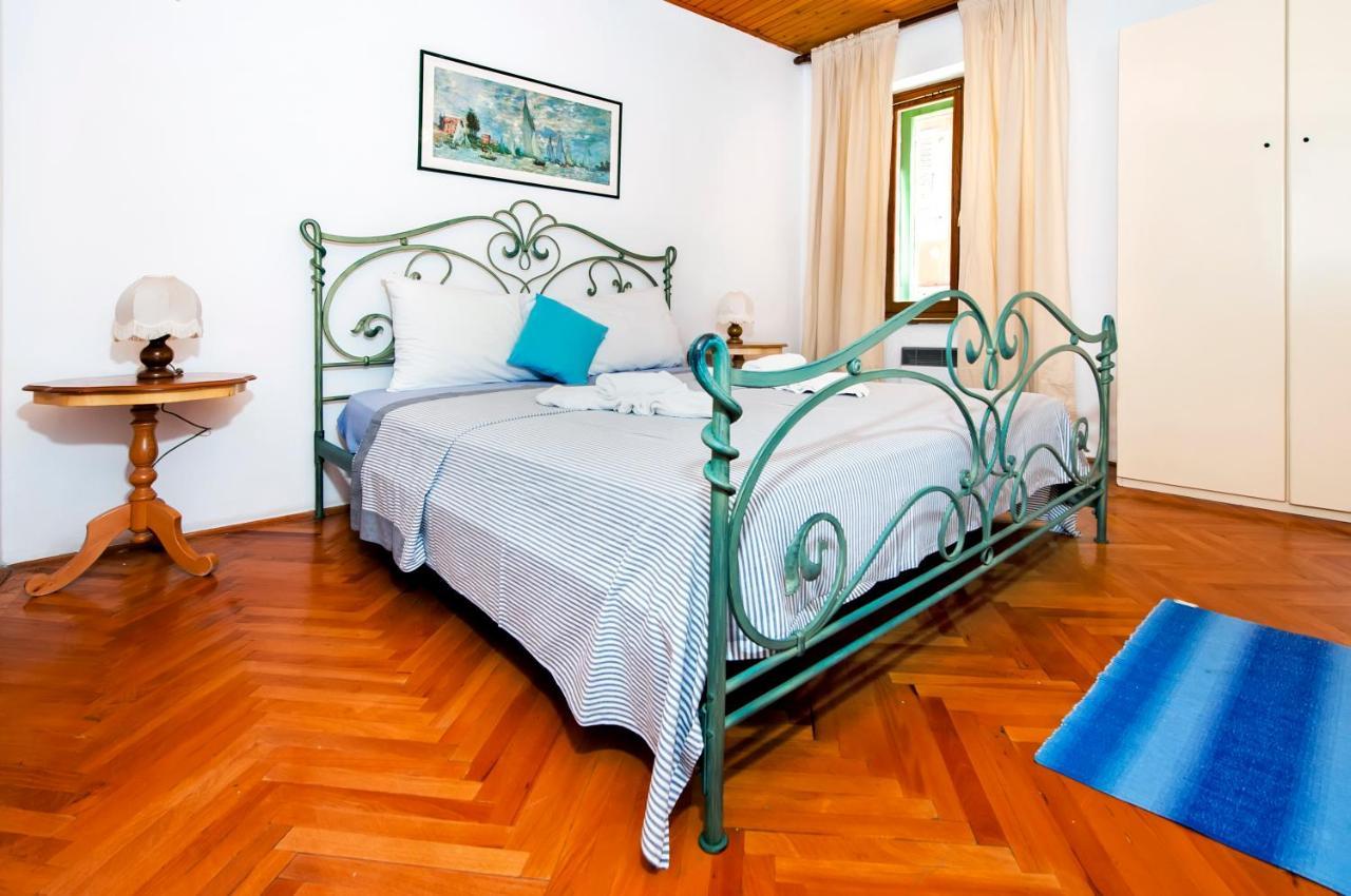 Carera Seaview Apartments Ровінь Екстер'єр фото