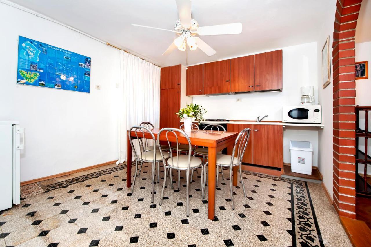 Carera Seaview Apartments Ровінь Екстер'єр фото