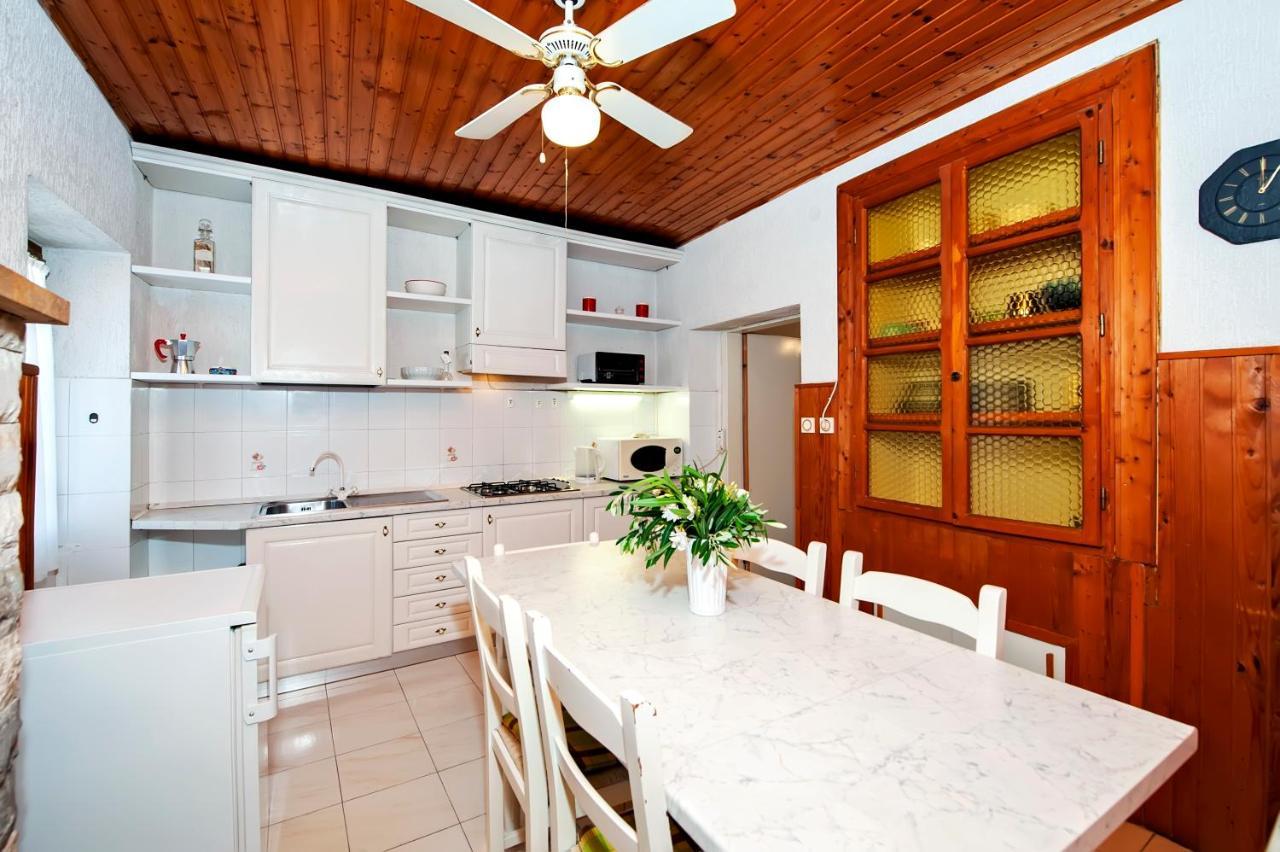 Carera Seaview Apartments Ровінь Екстер'єр фото