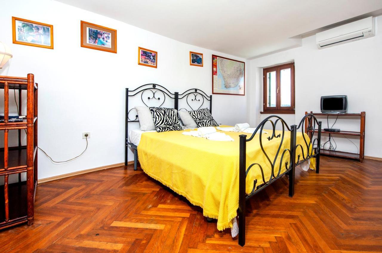 Carera Seaview Apartments Ровінь Екстер'єр фото